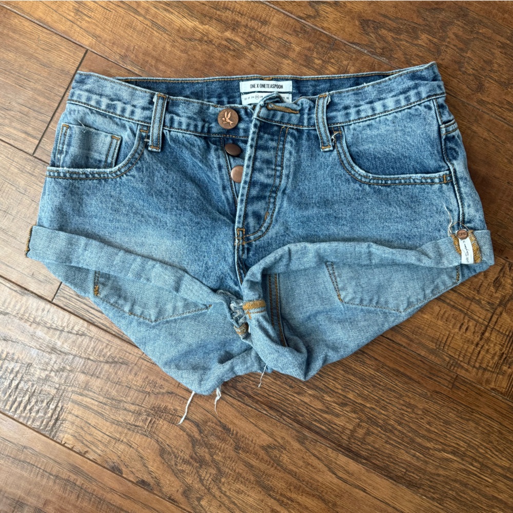 One Teaspoon denim shorts size 25